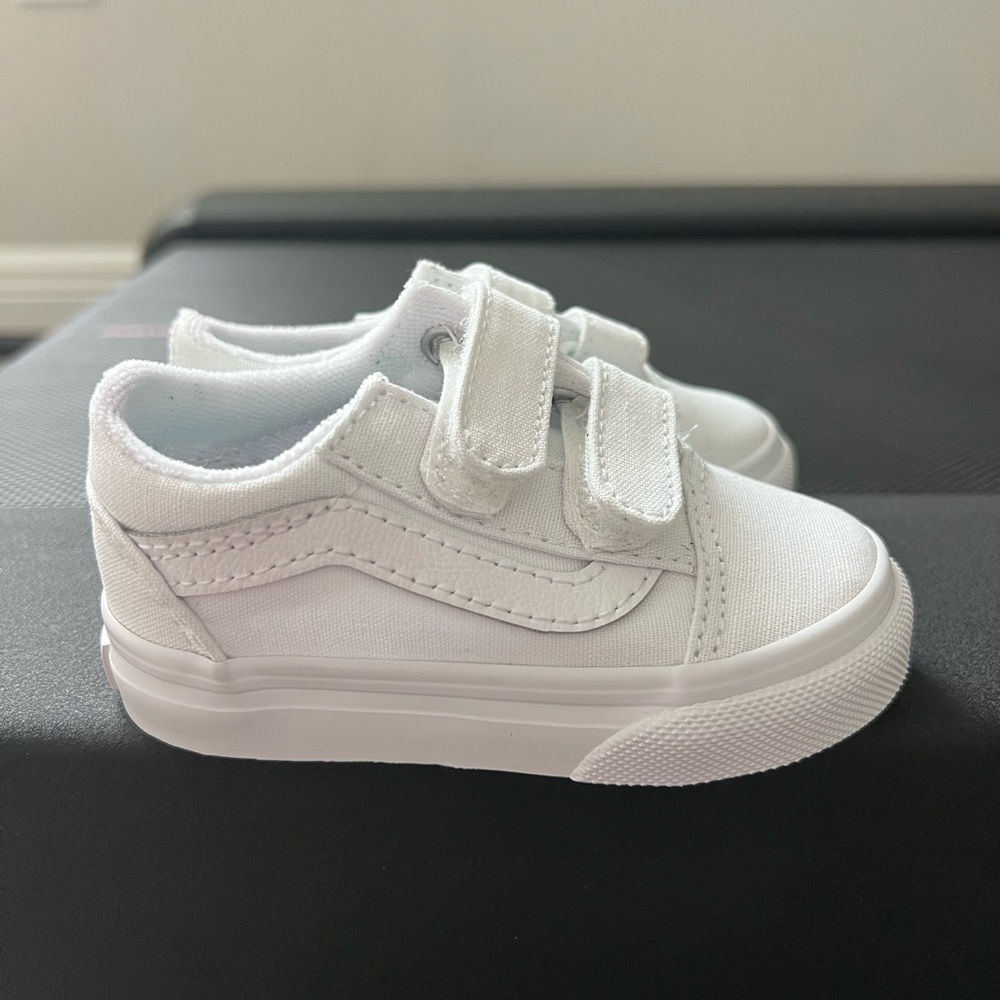 Vans Toddler Old Skool V Shoe - Brand new, never worn. Size 4.5